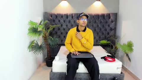 Snapshot of larry_vito chatting on January 14, 12:22 pm LARRY online show from January 14, 12:22 pm