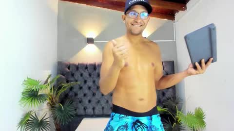 Snapshot of larry_vito chatting on January 15, 2:10 pm LARRY online show from January 15, 2:10 pm