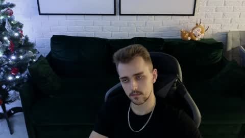 Snapshot of larstar01 chatting on December 8, 1:24 am Lars online show from December 8, 1:24 am