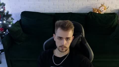 Snapshot of larstar01 chatting on December 11, 2:30 am Lars online show from December 11, 2:30 am