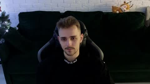 Snapshot of larstar01 chatting on December 22, 2:17 am Lars online show from December 22, 2:17 am