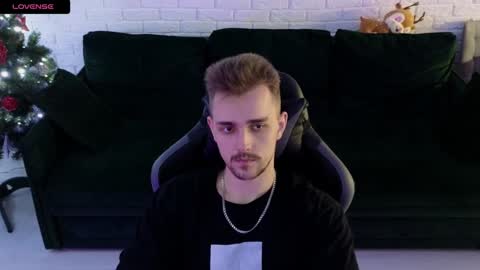 Snapshot of larstar01 chatting on December 29, 1:45 am Lars online show from December 29, 1:45 am