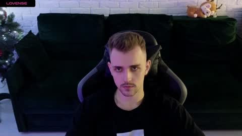 Snapshot of larstar01 chatting on December 30, 3:36 am Lars online show from December 30, 3:36 am