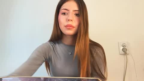 Snapshot of lashundaciviello chatting on May 3, 4:13 pm Mila online show from May 3, 4:13 pm