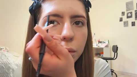 Snapshot of lashundaciviello chatting on May 5, 3:20 pm Mila online show from May 5, 3:20 pm