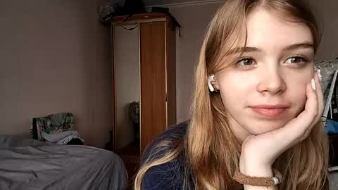 Snapshot of lateshastarnaud chatting on June 3, 7:33 am Linet online show from June 3, 7:33 am