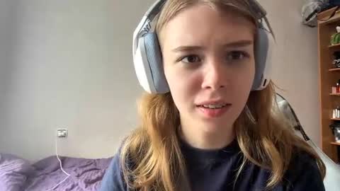 Snapshot of lateshastarnaud chatting on June 14, 7:43 am Linet online show from June 14, 7:43 am