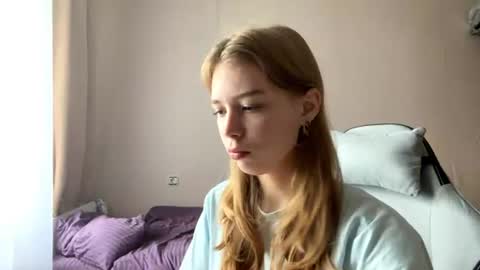 Snapshot of lateshastarnaud chatting on June 19, 7:45 am Linet online show from June 19, 7:45 am