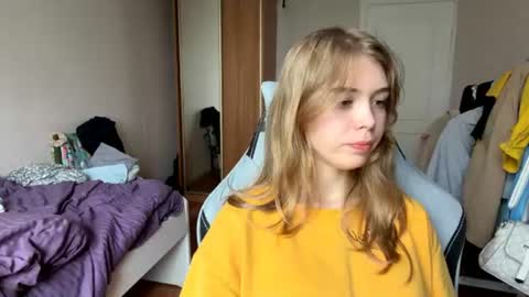 Snapshot of lateshastarnaud chatting on June 21, 7:44 am Linet online show from June 21, 7:44 am
