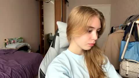 Snapshot of lateshastarnaud chatting on June 28, 7:36 am Linet online show from June 28, 7:36 am