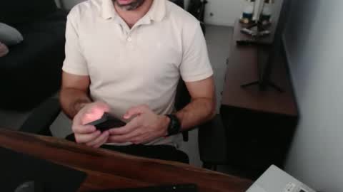 latexdave84 online show from November 11, 7:30 am