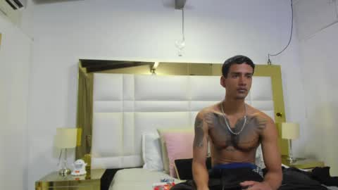 Snapshot of latin_couple20y chatting on May 2, 3:33 am Johana y Santiago online show from May 2, 3:33 am