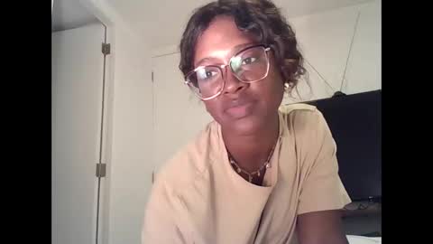 Snapshot of latina033 chatting on October 26, 11:53 pm latina033 online show from October 26, 11:53 pm