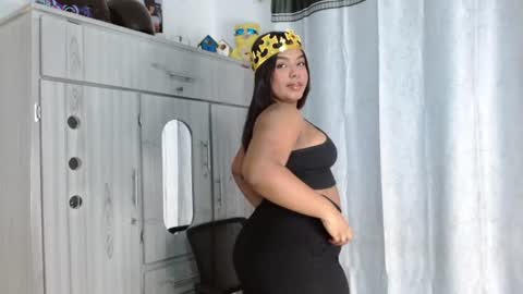 Snapshot of latina_queen0 chatting on July 16, 3:01 am latina_queen0 online show from July 16, 3:01 am