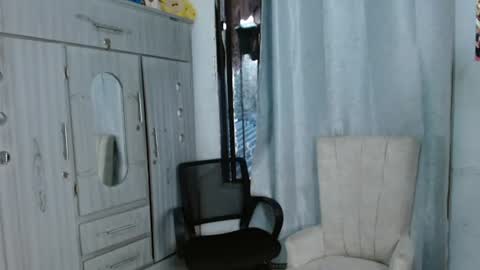 Snapshot of latina_queen0 chatting on July 18, 11:19 pm latina_queen0 online show from July 18, 11:19 pm