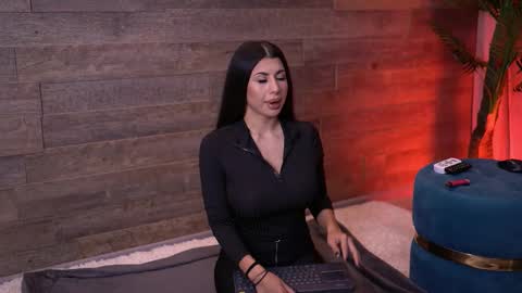 Latina online show from November 21, 6:50 pm