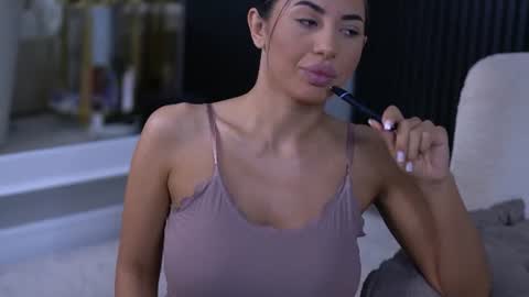 Snapshot of latinaloco chatting on August 5, 8:00 pm Latina online show from August 5, 8:00 pm