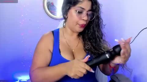 latinamav22 online show from June 19, 11:30 pm