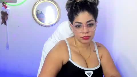 latinamav22 online show from June 25, 2:44 am