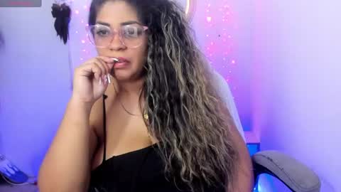 latinamav22 online show from July 5, 4:19 am