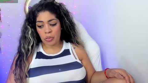 latinamav22 online show from July 25, 1:58 am
