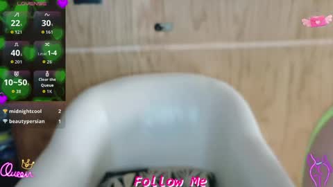 Snapshot of latinaqueen4u chatting on April 24, 5:48 pm Your Latina Lover online show from April 24, 5:48 pm