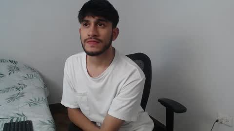 Snapshot of latinbunny7779 chatting on December 6, 9:57 pm camilo online show from December 6, 9:57 pm