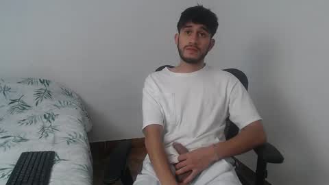 Snapshot of latinbunny7779 chatting on December 7, 1:03 am camilo online show from December 7, 1:03 am