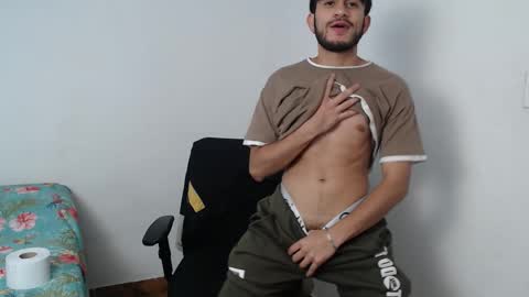 Snapshot of latinbunny7779 chatting on December 17, 10:54 pm camilo online show from December 17, 10:54 pm