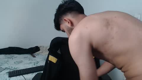 Snapshot of latinbunny7779 chatting on December 27, 9:50 am camilo online show from December 27, 9:50 am