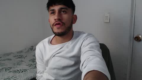 Snapshot of latinbunny7779 chatting on January 4, 5:27 am camilo online show from January 4, 5:27 am