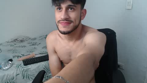 Snapshot of latinbunny7779 chatting on January 11, 1:37 am camilo online show from January 11, 1:37 am