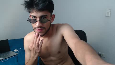 Snapshot of latinbunny7779 chatting on February 3, 8:24 am camilo online show from February 3, 8:24 am