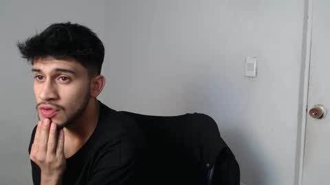 Snapshot of latinbunny7779 chatting on February 18, 6:26 am camilo online show from February 18, 6:26 am