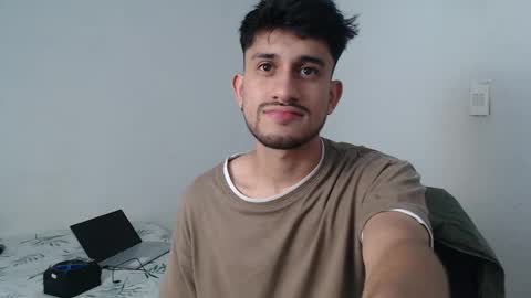 Snapshot of latinbunny7779 chatting on March 4, 5:53 am camilo online show from March 4, 5:53 am