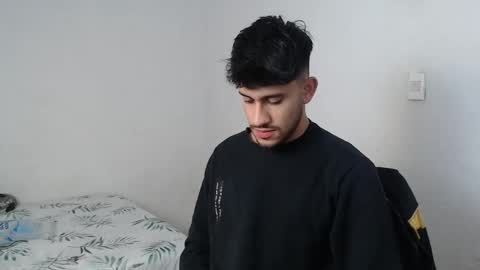 Snapshot of latinbunny7779 chatting on March 6, 7:03 am camilo online show from March 6, 7:03 am