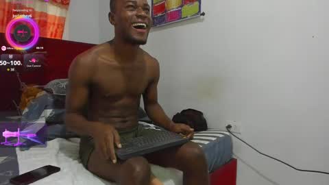 Snapshot of latinjacke chatting on March 27, 12:05 pm online show from March 27, 12:05 pm
