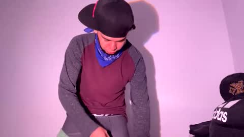 Snapshot of latinmanlive chatting on February 13, 1:29 pm Men online show from February 13, 1:29 pm