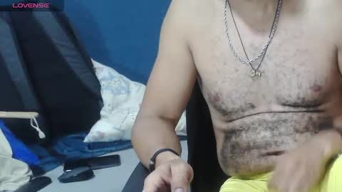 latinmartin254 online show from May 12, 1:58 am