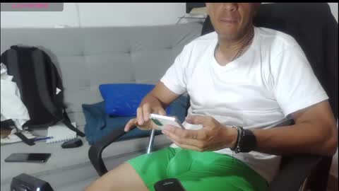 latinmartin254 online show from May 15, 2:51 am