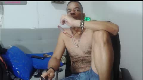 latinmartin254 online show from May 19, 1:56 am