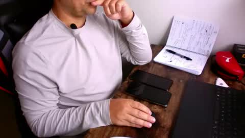 latino8484 online show from November 12, 9:10 am