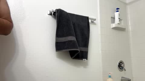 Snapshot of latinoforasian chatting on January 6, 10:19 am latinoforasian online show from January 6, 10:19 am