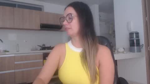 latinpaprika online show from June 8, 2:45 am