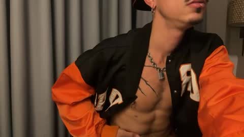 Snapshot of latinprincee chatting on February 27, 7:52 am latinprincee online show from February 27, 7:52 am