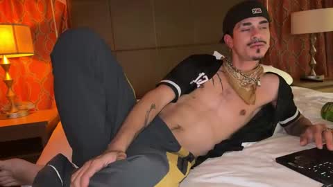 Snapshot of latinprincee chatting on March 19, 4:05 am latinprincee online show from March 19, 4:05 am