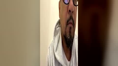 Snapshot of latn_73 chatting on June 21, 1:52 am Mexakin online show from June 21, 1:52 am