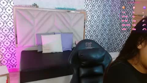 laulin_tay online show from May 18, 4:07 am