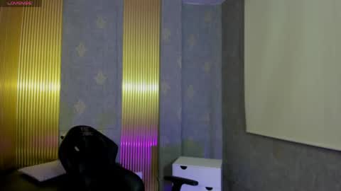 laulin_tay online show from May 22, 3:35 am