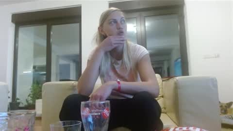 Snapshot of laura47_sweet chatting on December 5, 4:44 pm LAURA  ANNA online show from December 5, 4:44 pm